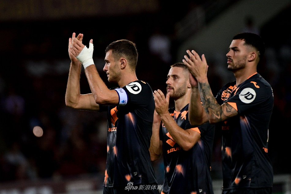 足球商业化 足球商业化