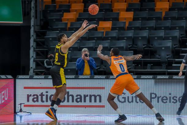 后防线吃尽 后防线吃尽