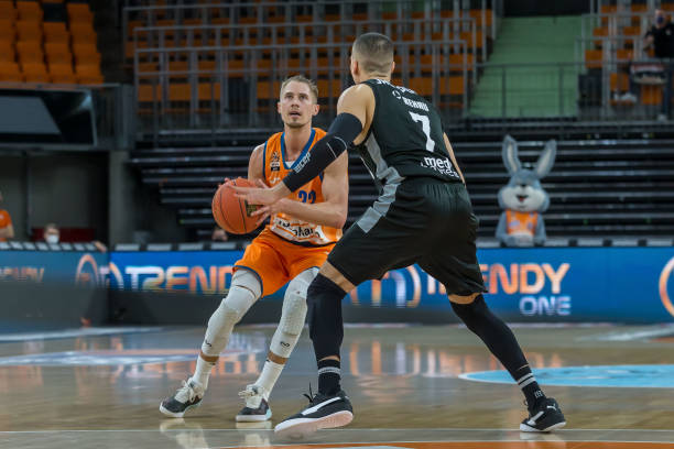 根据多方爆 根据多方爆